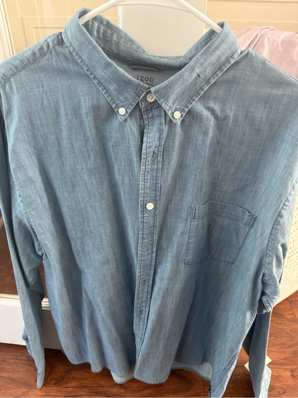 Izod Men's Light Blue Chambray Button-Down Shirt